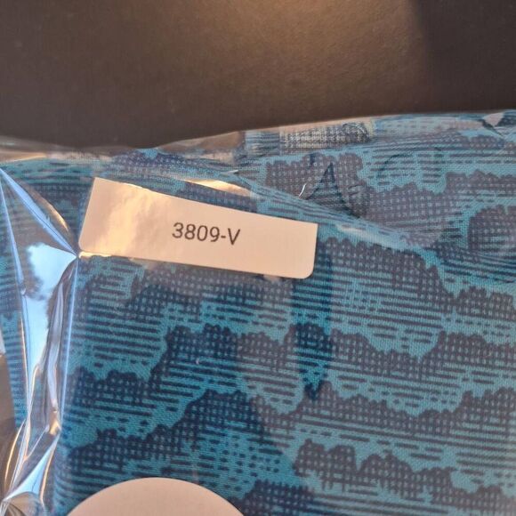 Fabric, Blue Quilting Cotton Waves Prewashed 40" x 25" - Picture 4 of 4